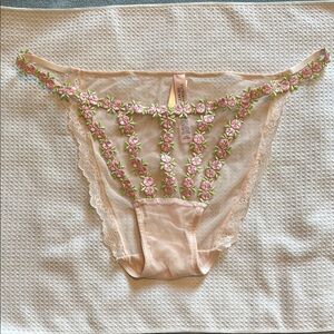 NWT Victoria’s Secret Rosebud Embroidery String Bikini Panty size L